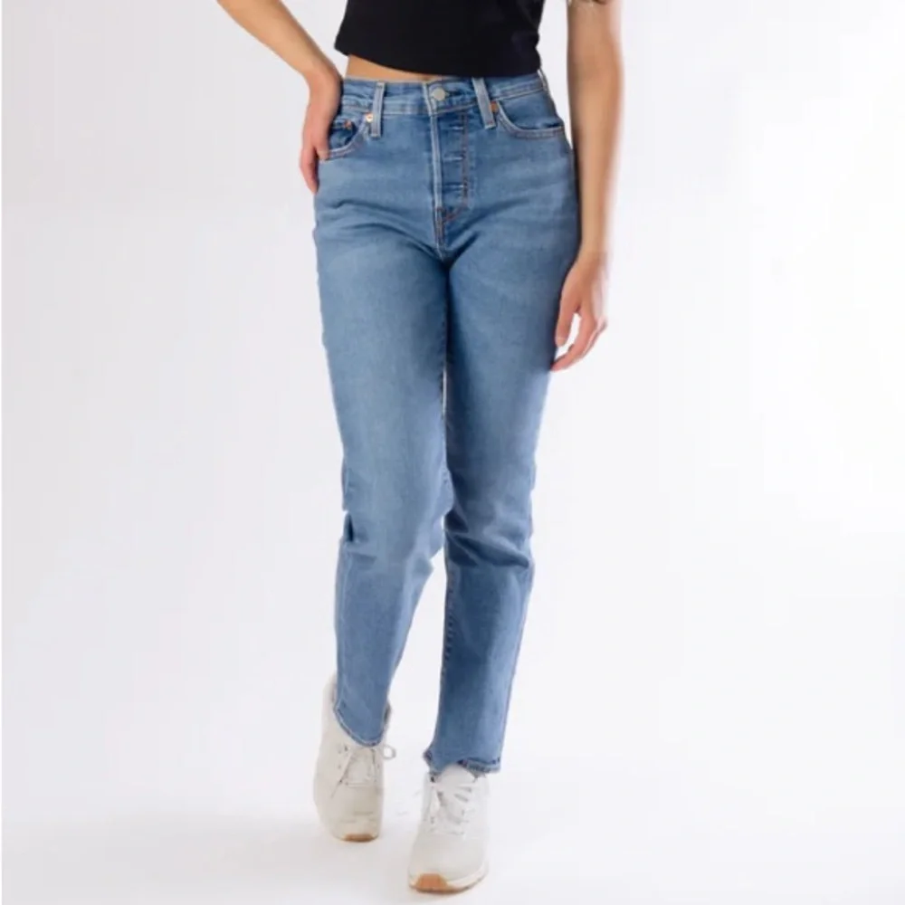 LEVI’S Wedgie Straight Fit Jeans in Summer Love In The Mist - Picture 14 of 14